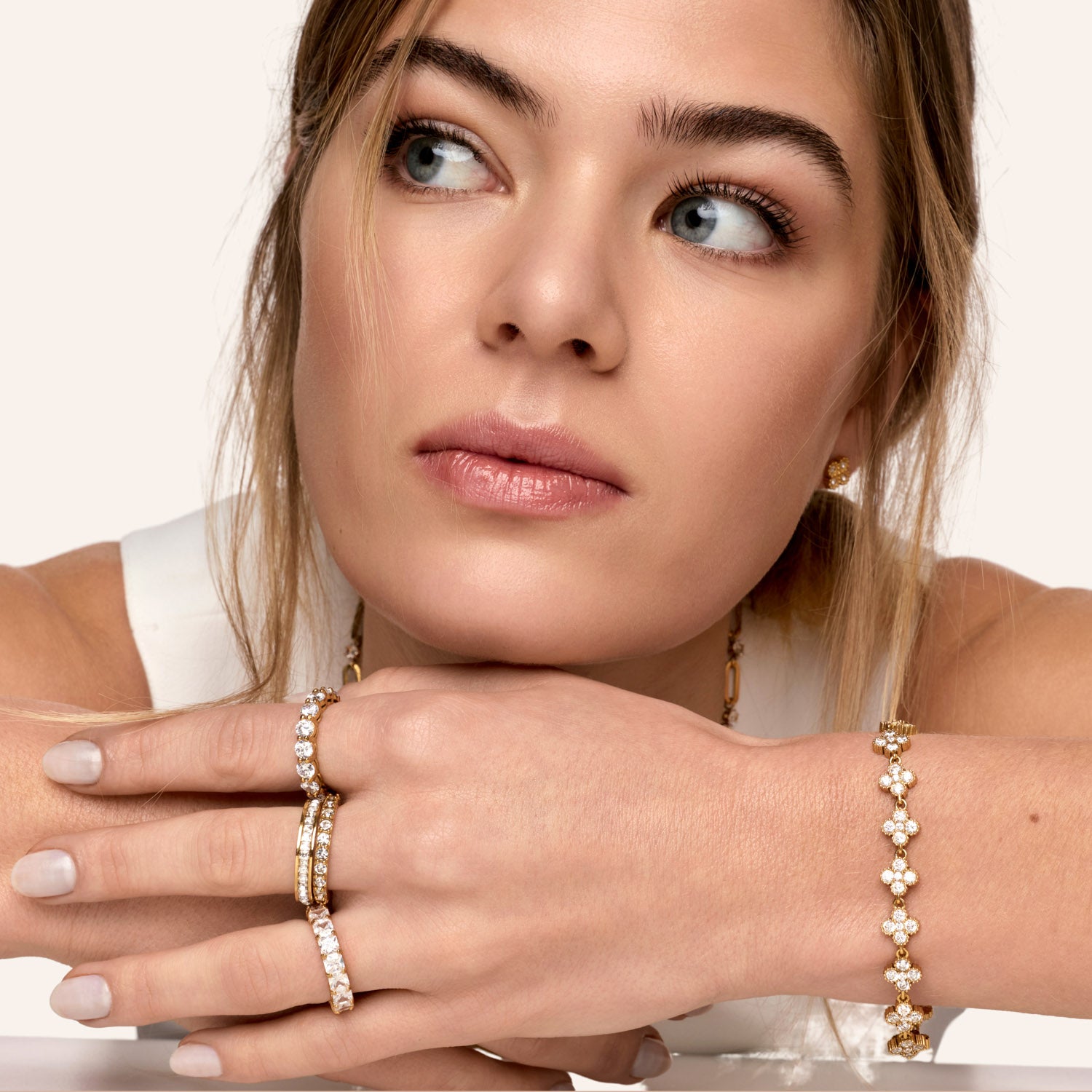 Anel Aparador Bela Banhado em Ouro 18k