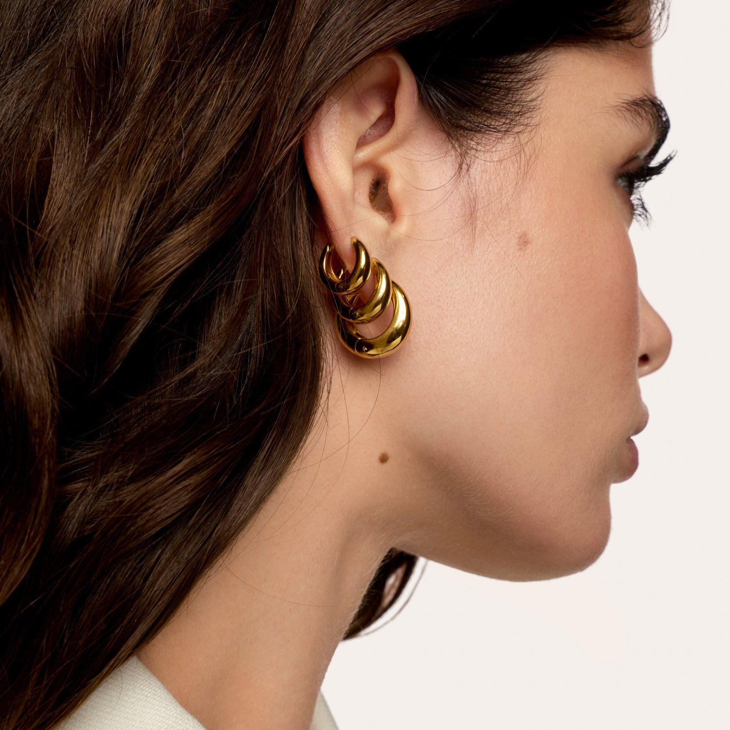 Brincos Londrinos 12MM Banhados em Ouro 18k