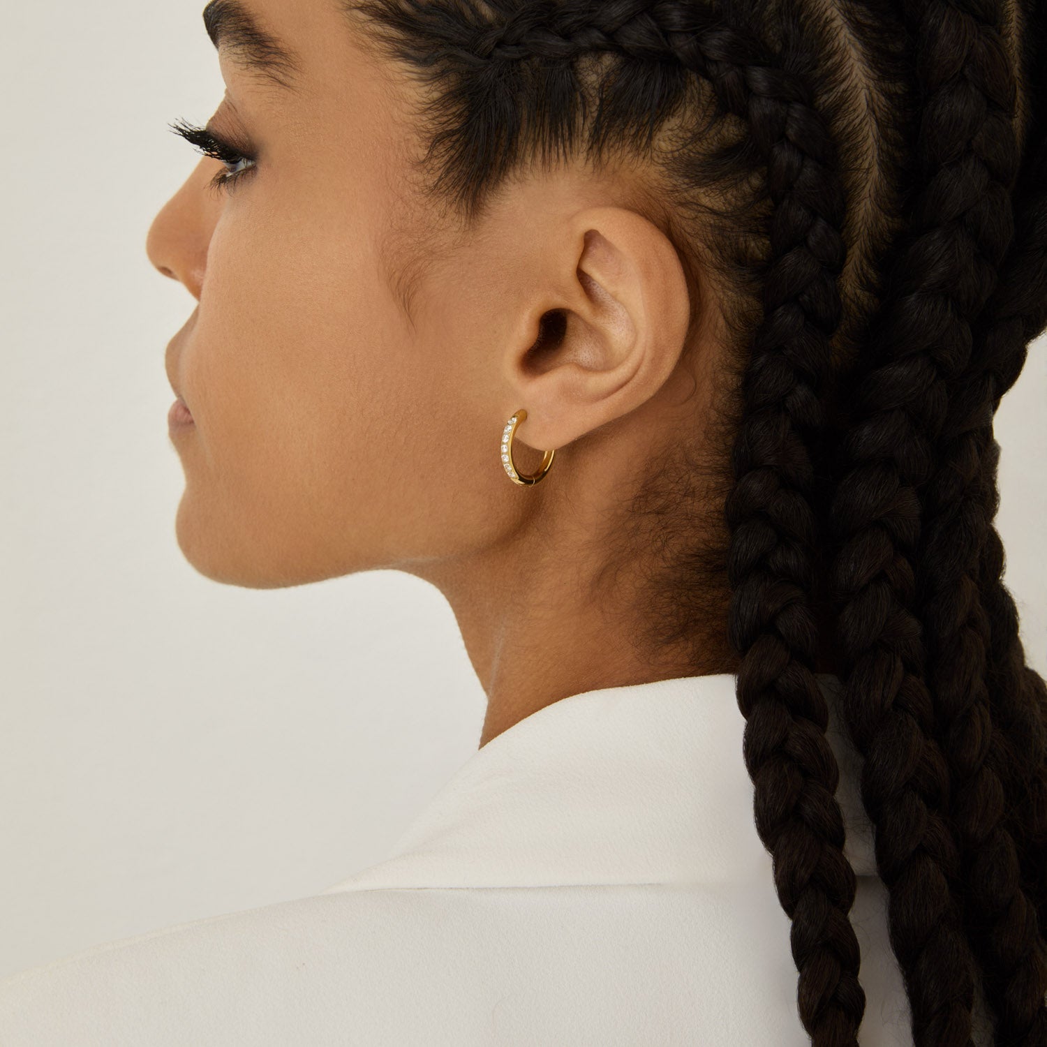 Brincos de Argola com Pedras Brilhantes Banhado em Ouro 18k