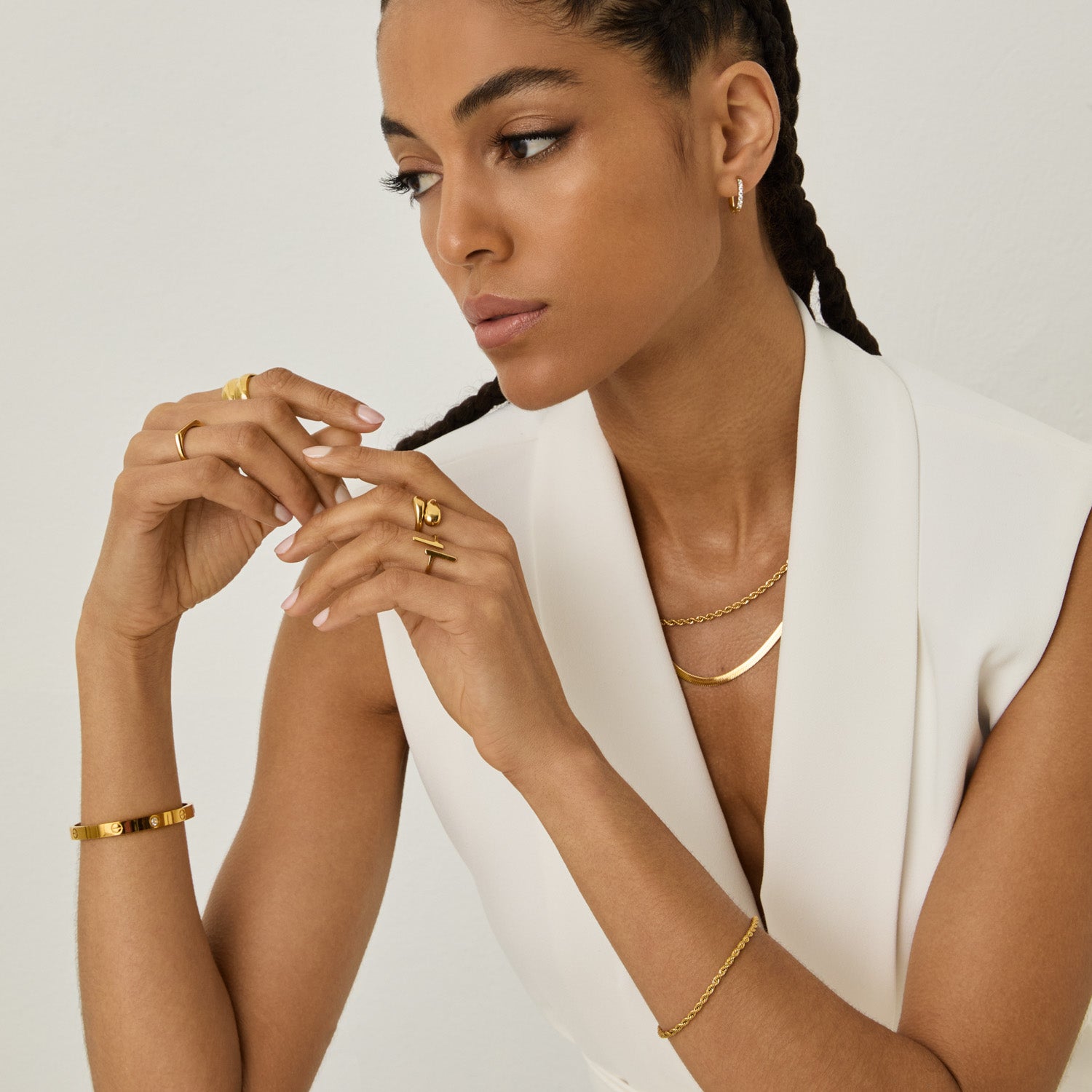 Brincos de Argola com Pedras Brilhantes Banhado em Ouro 18k