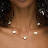 Colar de Trevo Branco Banhado em Ouro 18k