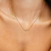 Colar Cruz com Pedras Brilhantes Banhado em Ouro 18k