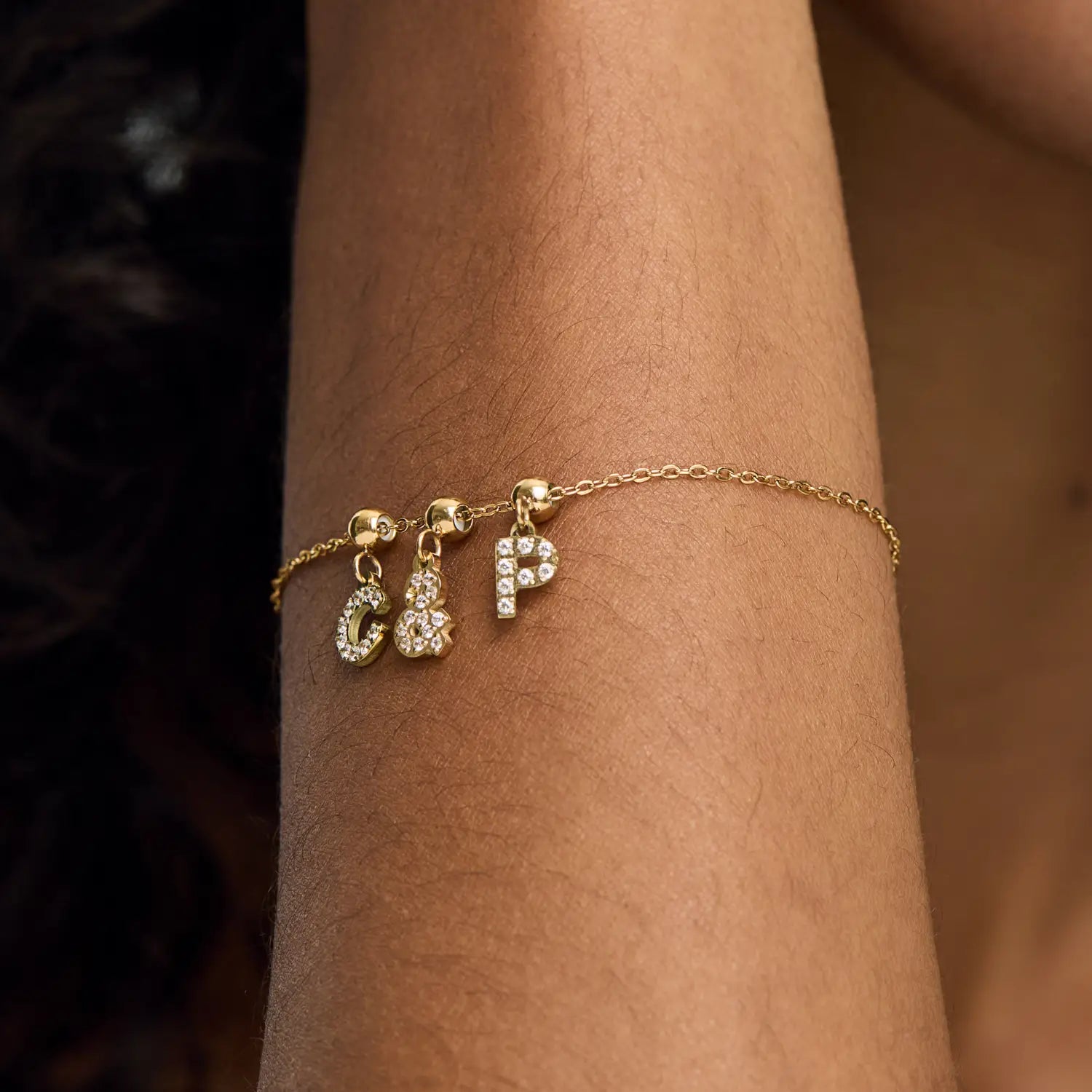 Pingente "&" Banhado em Ouro 18k