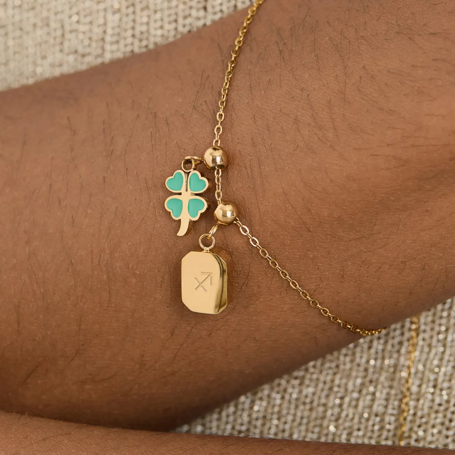 Pingente Trevo Verde com Coração Banhado em Ouro 18k