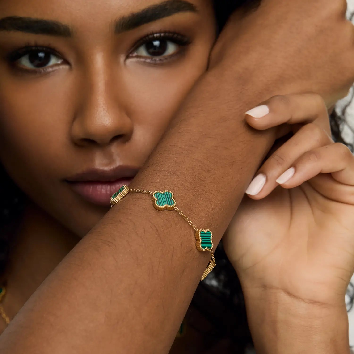 Pulseira Trevo Verde Banhada em Ouro 18k