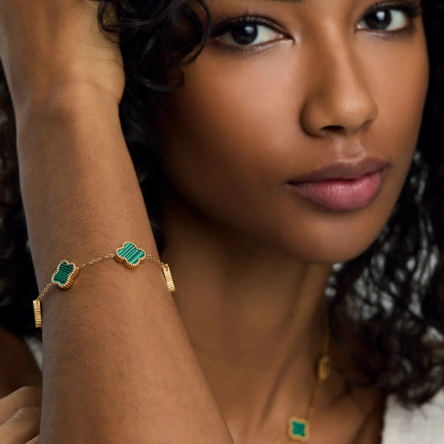 Pulseira Trevo Verde Banhada em Ouro 18k