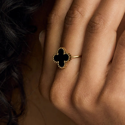 Anel de Trevo Preto Regulável Banhado em Ouro 18k