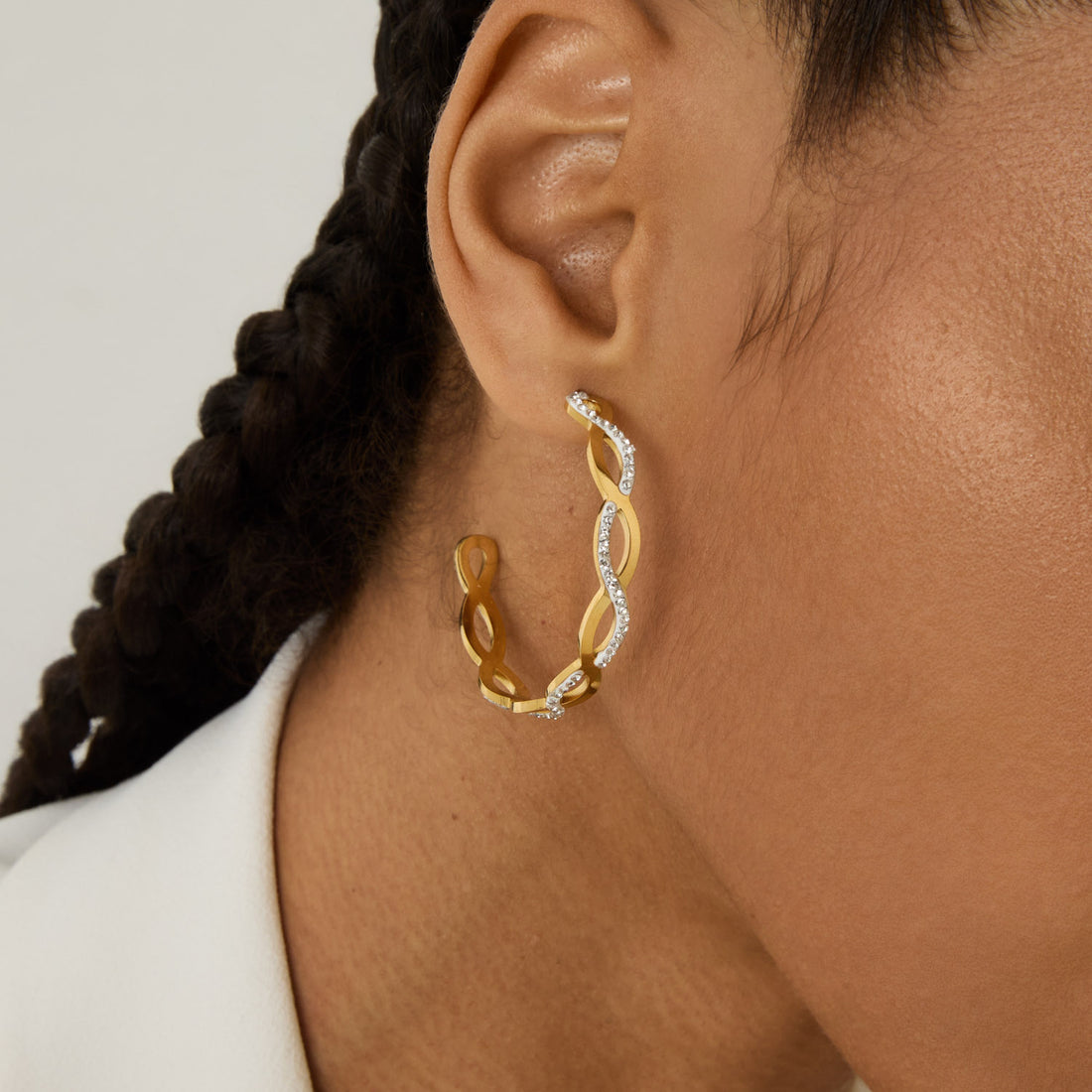 Brincos Elos com Pedras Brilhantes Banhado em Ouro 18k