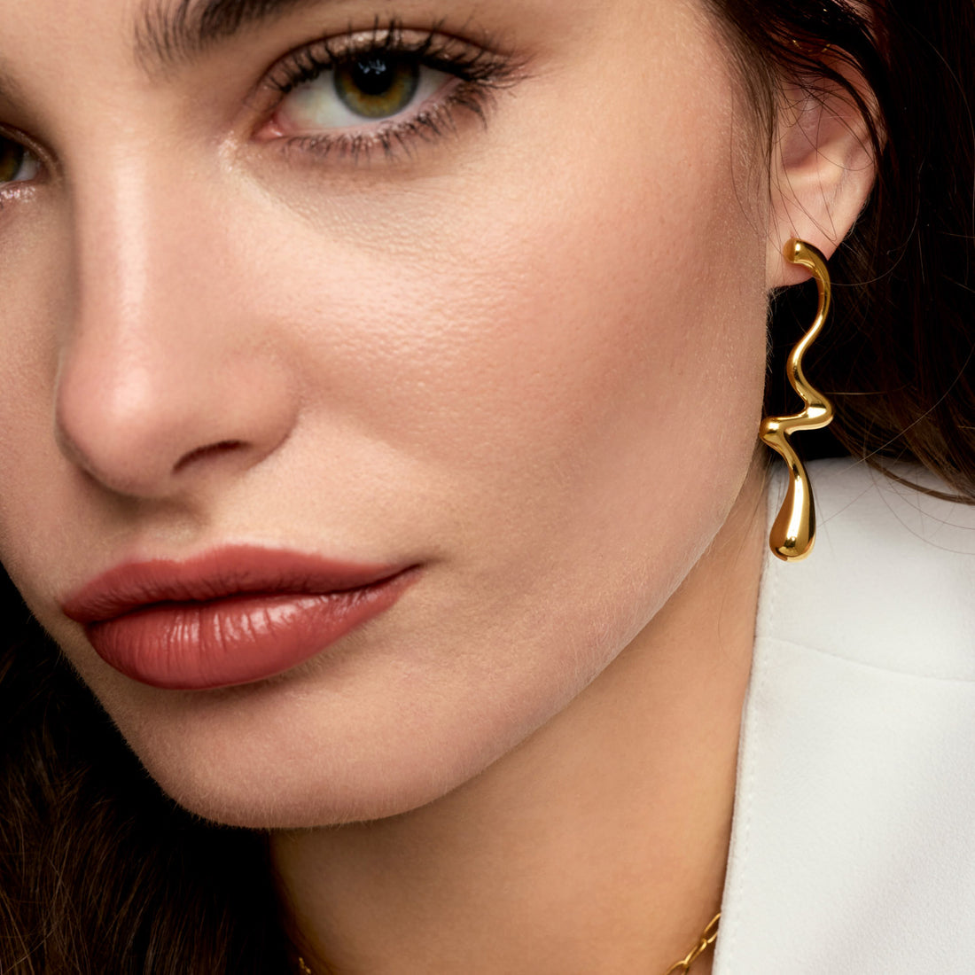 Brincos Linhas Curvadas Banhados em Ouro 18k