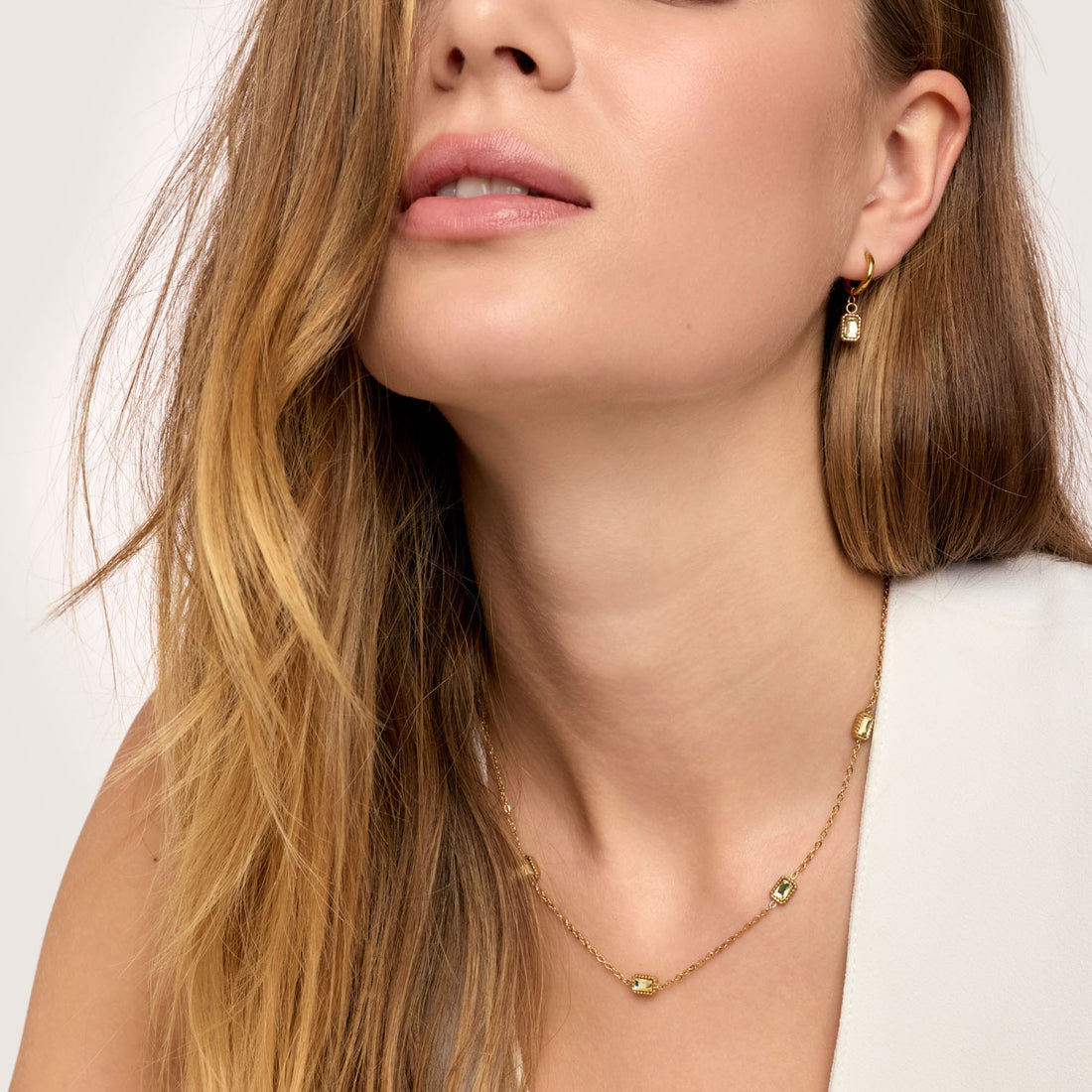 Brincos Ponto Dourado Banhados em Ouro 18k