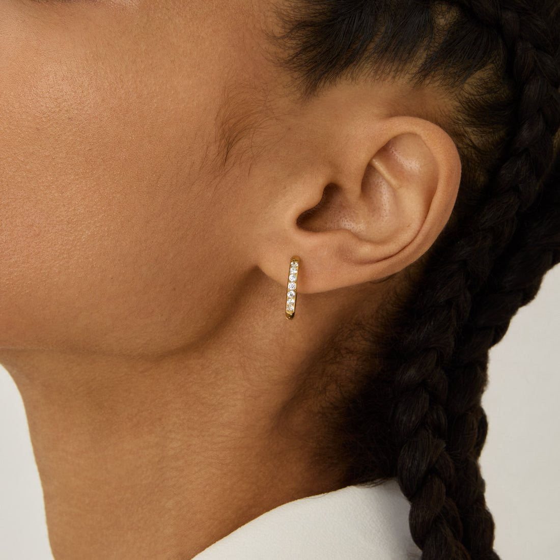 Brincos de Argola com Pedras Brilhantes Banhado em Ouro 18k