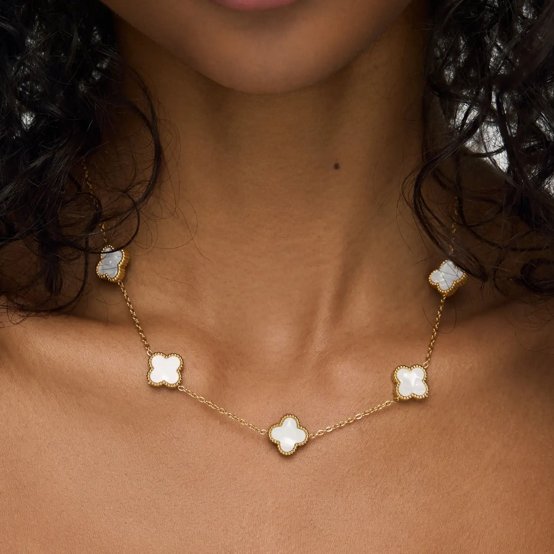 Colar de Trevo Branco Banhado em Ouro 18k