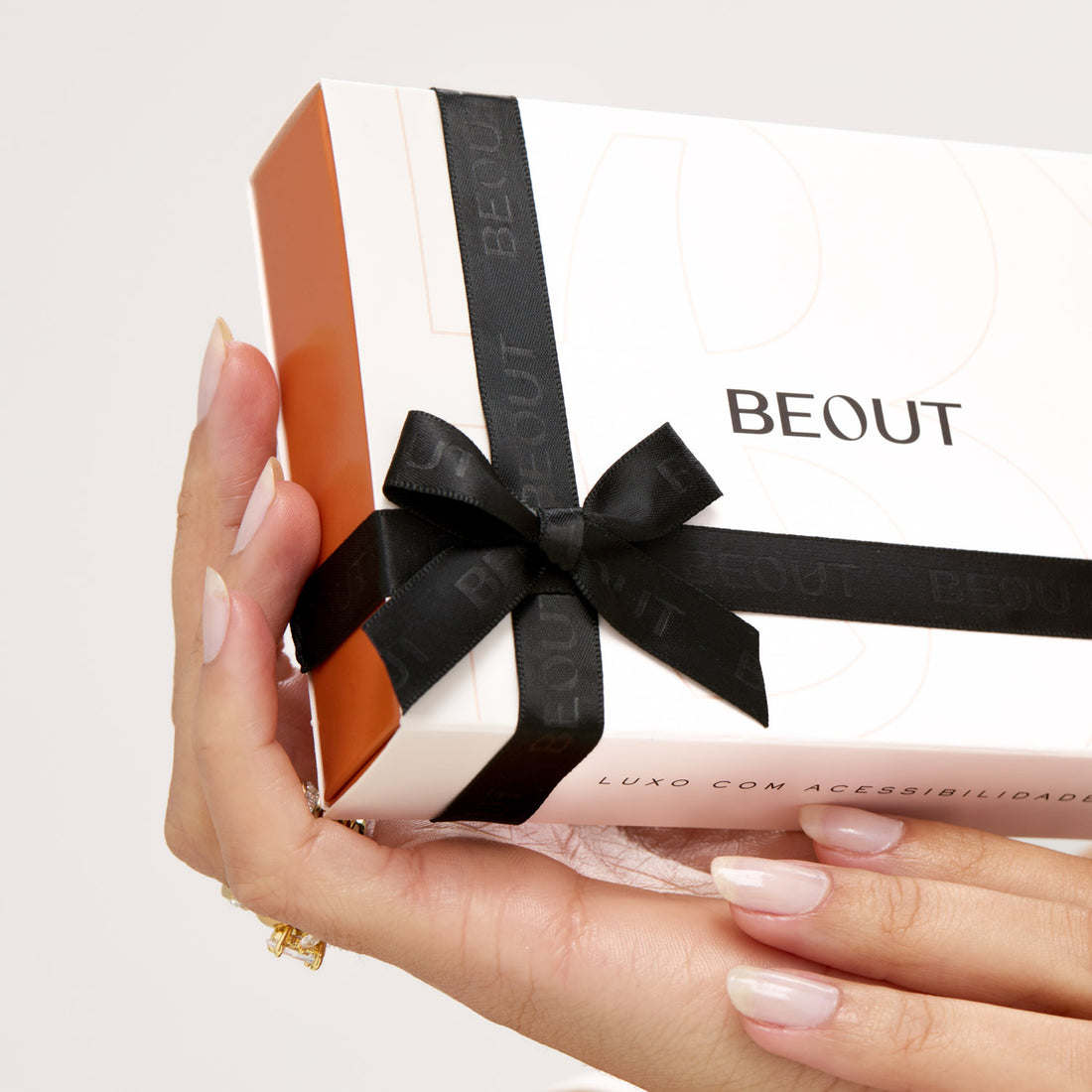 Embrulho_Elegante_para_Presente_com_Mensagem_Escrita_a_Mao_2_8697586e-25ac-4def-a335-d11e00716794