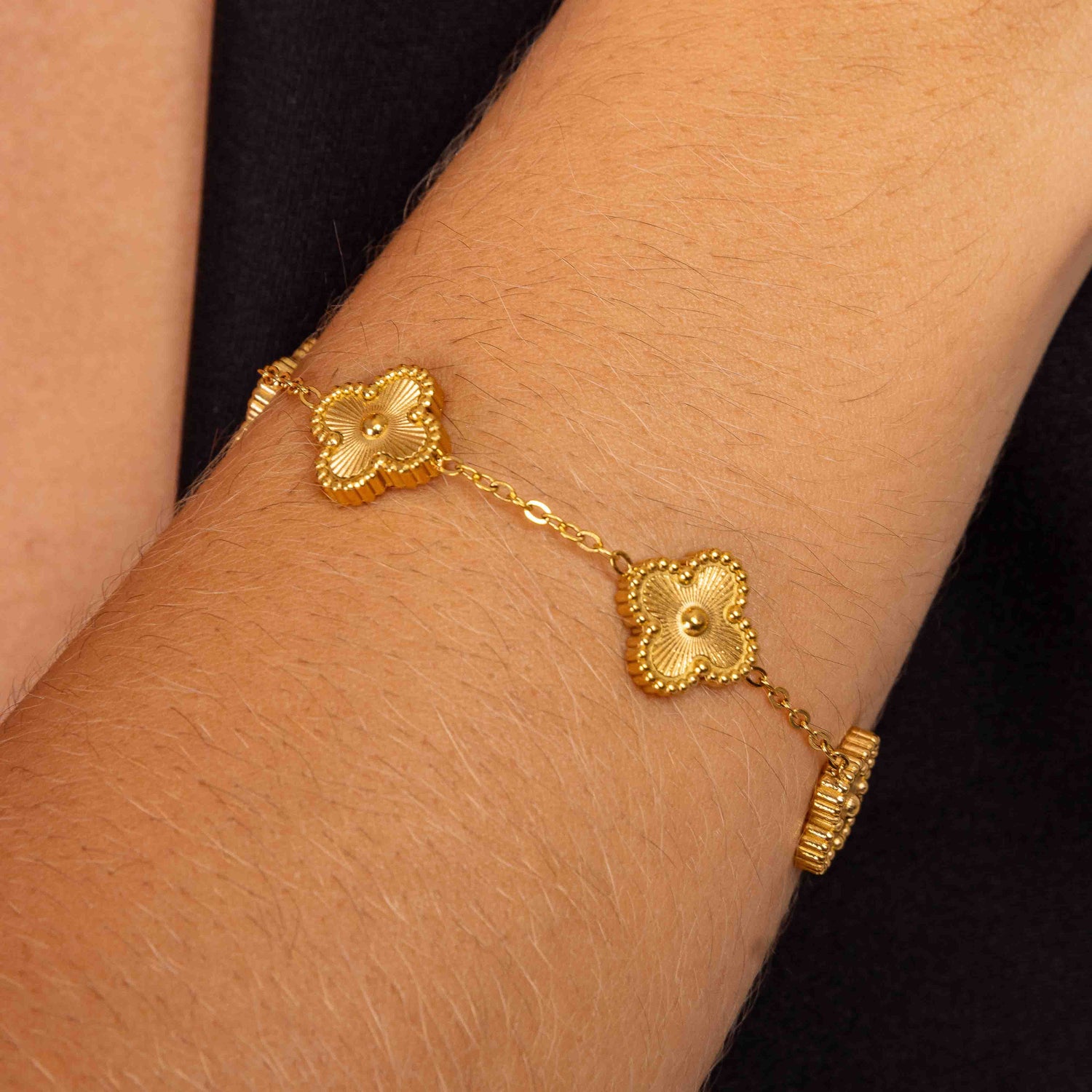 Pulseira Trevo Dourado Banhado em Ouro 18k