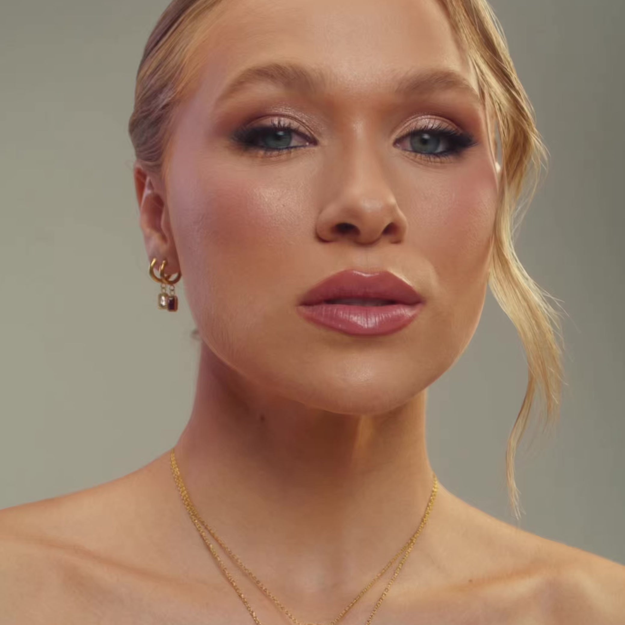 brincos rubí e brincos cristal